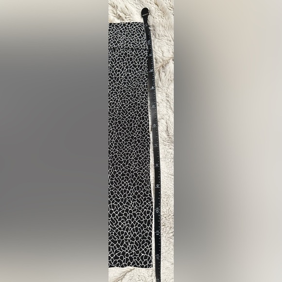 Margaret M Slimming Pant Monochrome Patterned High Waist Shorts - Picture 4 of 10